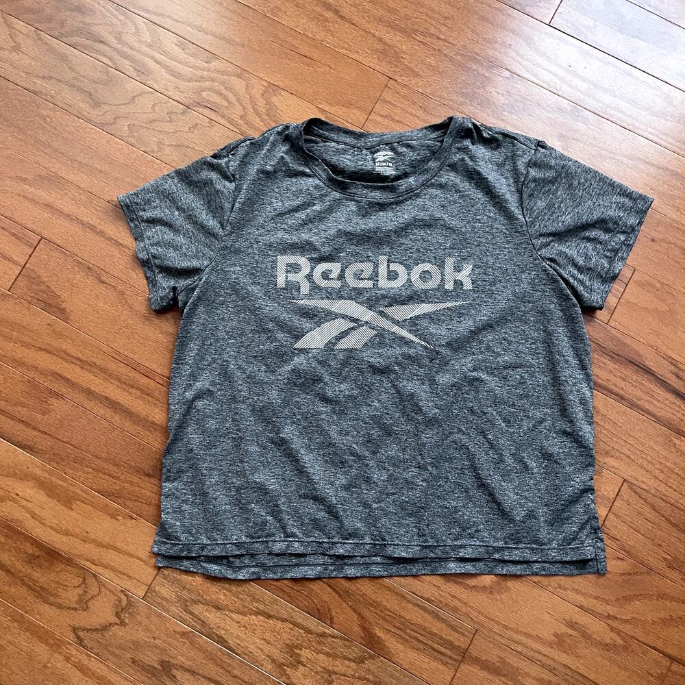 Reebok Gray Short Sleeve Cropped Crew Neck T Shirt Size Medium